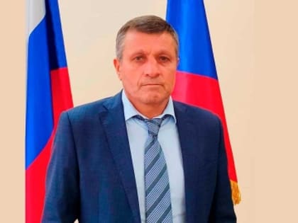 Ахмед Гамзатов поздравил цунтинцев с Днем Государственного флага Российской Федерации