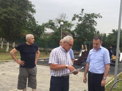 В Сулейман-Стальском районе рассмотрели вопросы обустройства и строительства объектов социального назначения