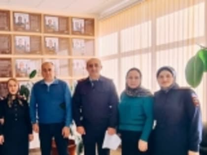 Работники культуры поздравили полицейских Гумбета с Днём сотрудника органов внутренних дел РФ