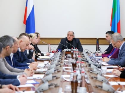Абдулмуслим Абдулмуслимов поручил увеличить охват программой «Пушкинская карта» в Дагестане