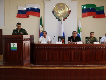 В ДЕРБЕНТЕ ОБСУДИЛИ ВОПРОСЫ ОТБОРА ГРАЖДАН НА ВОЕННУЮ СЛУЖБУ ПО КОНТРАКТУ