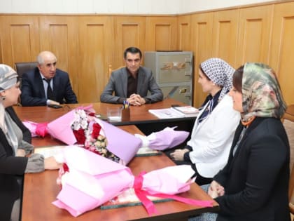 В Докузпаринском районе в День воспитателя благодарственными письмами награждены работники дошкольных образовательных учреждений