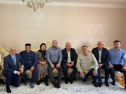 Гаджимурад Мусаев навестил участника СВО, кавалера ордена Мужества Руслана Ильясханова из с.Калининаул