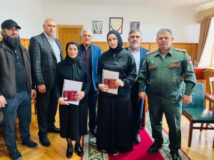 В Новолакском районе вручили ордена семьям погибших военнослужащих