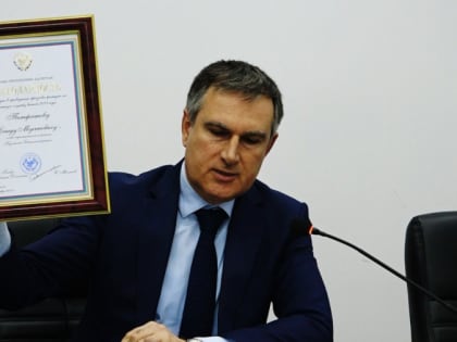 ГЛАВА СУЛЕЙМАН-СТАЛЬСКОГО РАЙОНА ПОЛУЧИЛ БЛАГОДАРНОСТЬ ЗА УСПЕШНОЕ ПРОВЕДЕНИЕ ВЕСЕННЕГО ПРИЗЫВА