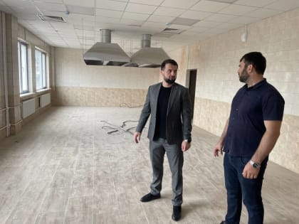 Единороссы Избербаша проинспектировали ход строительства детского сада