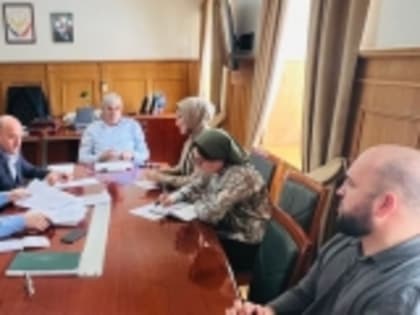 Глава Новолакского района Мамати Гамзатов выслушал отчеты по итогам 2-х месяцев 2024 года экономического и земельного отделов