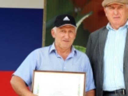 Садовод из села Игали Муса Гусенов получил Почетную грамоту Правительства РД