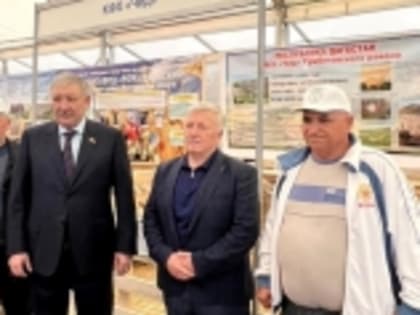 Сайгидахмед Ахмедов и Галип Галипов посетили гумбетовский павильон на XXIII Российской выставке племенных овец и коз