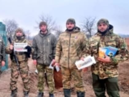 Воины СВО получили книги Гамзата Изудинова с автографом