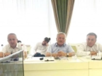 Глава Гумбета Галип Галипов принял участие в совещании по актуальным вопросам, которое провёл Глава Дагестана Сергей Меликов