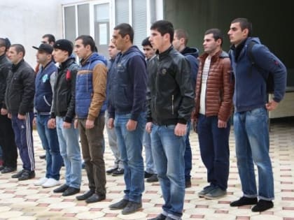 В Дербенте проводили призывников