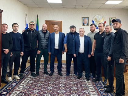 Глава Кумторкалинского района обсуждает важные вопросы местного самоуправления