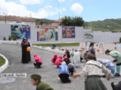 В День защиты детей в Гумбете провели акцию «Рисунок на асфальте»