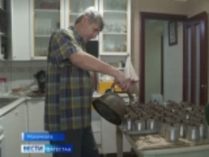 Семья из Махачкалы изготавливает окопные свечи в зону СВО