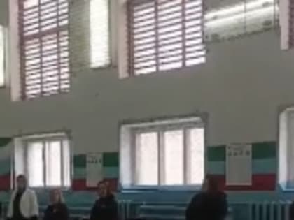 Торжественное открытие избирательных участков в Новолакском районе началось с исполнения гимна РФ