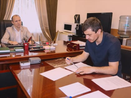 Молодой парламентарий оплатил лечение участнику СВО