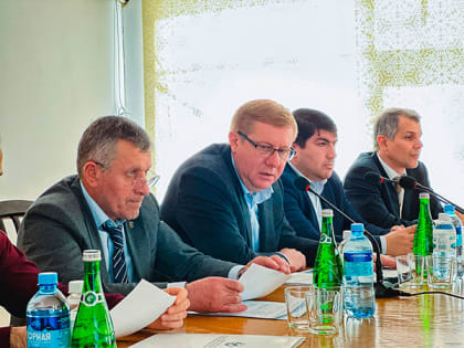 Ахмед Гамзатов принял участие в семинар-совещании в Унцукульском районе