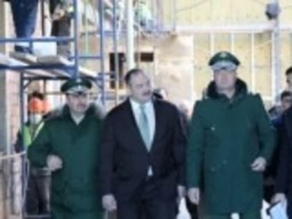 Сергей Меликов и замминистра обороны России Тимур Иванов осмотрели социальные объекты в Махачкале