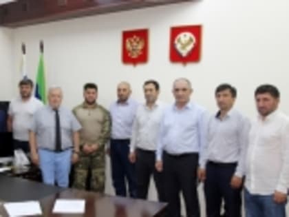 Галип Галипов встретился с участником СВО из села Мехельта Расулом Магомедовым