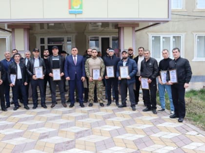 21 участника СВО наградил глава Магарамкентского района за храбрость и стойкость в ходе спецоперации