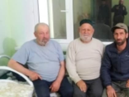 Заведующий КДЦ села Цанатль Алиасхаб Патахов посетил отцов воинов СВО в больнице