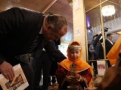 Маленькая София из Новолакского района и ее бабушка Земфира приняли участие в открытии Года семьи в Дагестане