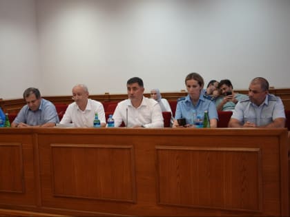 В администрации Махачкалы встретились с детьми-сиротами, состоящими в списке для получения жилья