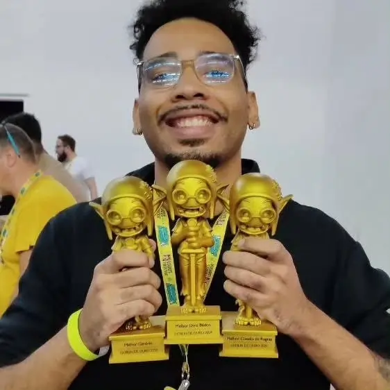 Mojubá vence 3 Goblins de Ouro no DOFF 2024 Lucas Conti, co-autor de Entropia, celebra vitória histórica