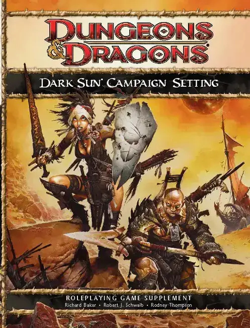 Capa original de Dark Sun D&D 4e com guerreiros em deserto árido, cenário clássico com foco psiônico, ideal para tradução e análise crítica
