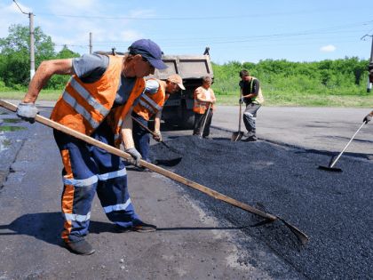 Почти 10 тысяч ям заделали в Люберцах на дорогах