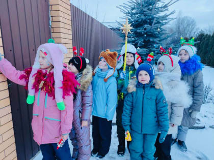 Святочные колядки устроили участники детского коллектива Подмокловского ДК в Серпухове