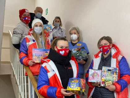 Очередную партию подарков для маленьких пациентов доставили в Талдомскую больницу