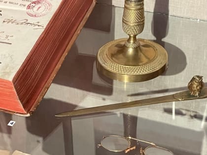 В Серпуховском музее представлены экспонаты из личной библиотеки Юрия Мерлина