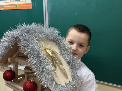 Рузские школьники делают кормушки