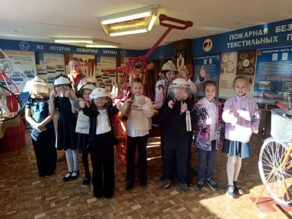 Экскурсия юных жителей Зуевского округа к пожарным