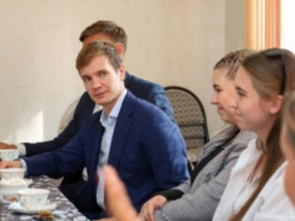 Глава Лобни встретился с сотрудниками и посетителями ДК «Луговая»