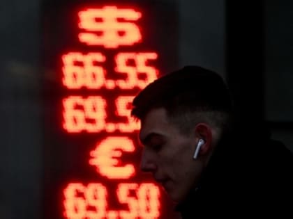 Финансовый аналитик дал прогноз на курс доллара и евро