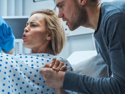 Гинеколог предостерегла от раннего возобновления сексуальной жизни после родов