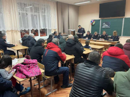 Общественники приняли участие в отчетах участковых уполномоченных полиции перед населением