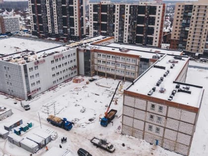 Депутаты оценили готовность строящейся школы в микрорайоне Финский