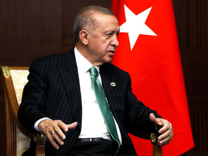 Путин поздравил Эрдогана с переизбранием