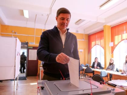 Владимир Волков проголосовал на участке в Люберцах на выборах президента России