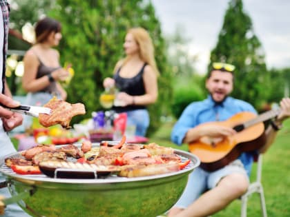 Подмосковный нарколог рассказал, кому в майские праздники противопоказан алкоголь