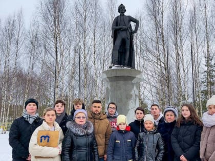 К памятнику полководца Александра Суворова в Мытищах возложили цветы