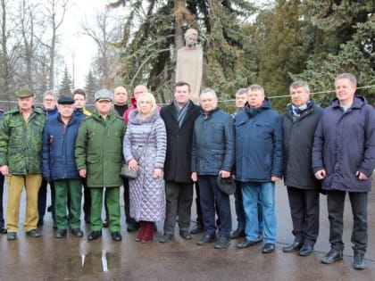 Возложение цветов к мемориалу коломенцам, отдавшим жизнь за Родину, прошло в День защитника Отечества