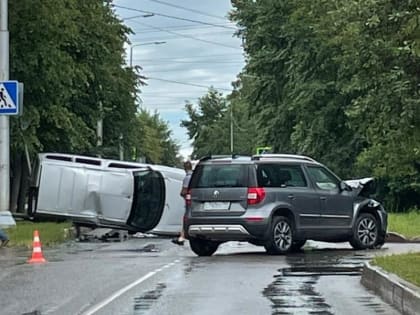 Пожилая женщина с ребёнком попали в больницу после лобового ДТП в Серпухове