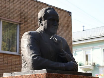 В городском округе Дзержинский почтили память первого главы города Виктора Ивановича Доркина