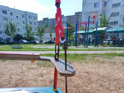Сроки выполнения ремонта оборудования на детских площадках - на трафаретах