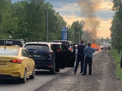 В Чехове день пробок закончился горящим автомобилем